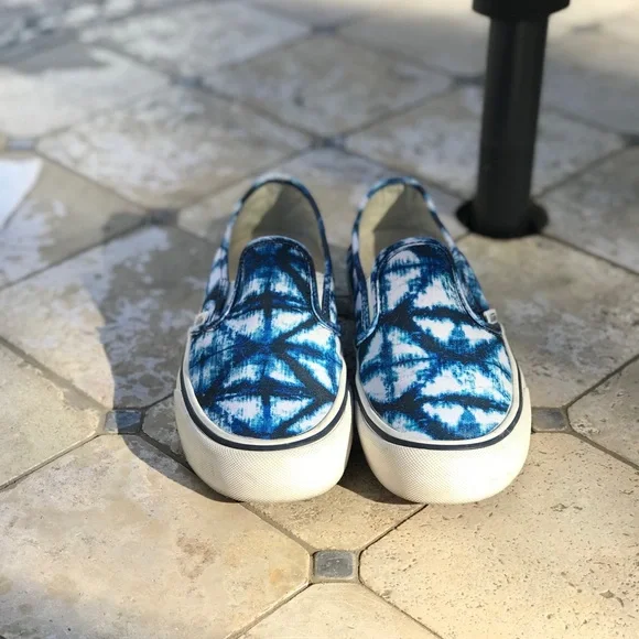 VANS Indigo Blue and Antique White Tie-Dye Slip-On Slide Tennis Shoes (Unisex) - Picture 2 of 9